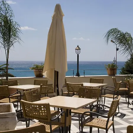 Palazzo Reginella 보발리노 마리나