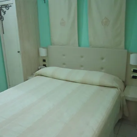 Palazzo Reginella 4* 보발리노 마리나