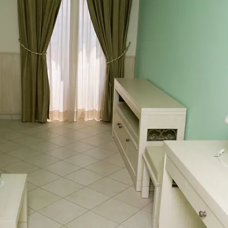 Palazzo Reginella 4* 보발리노 마리나